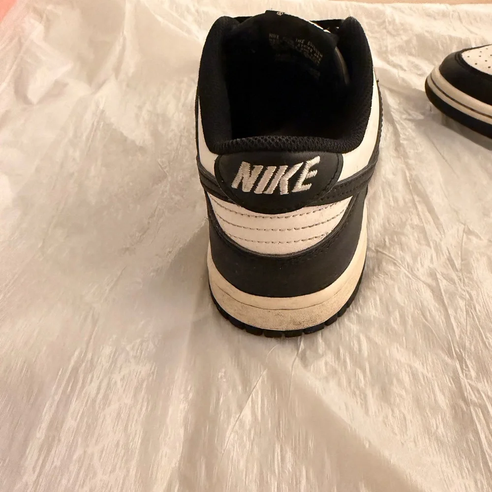 Nike Kids Black and White Low-Top Sneakers (Panda)